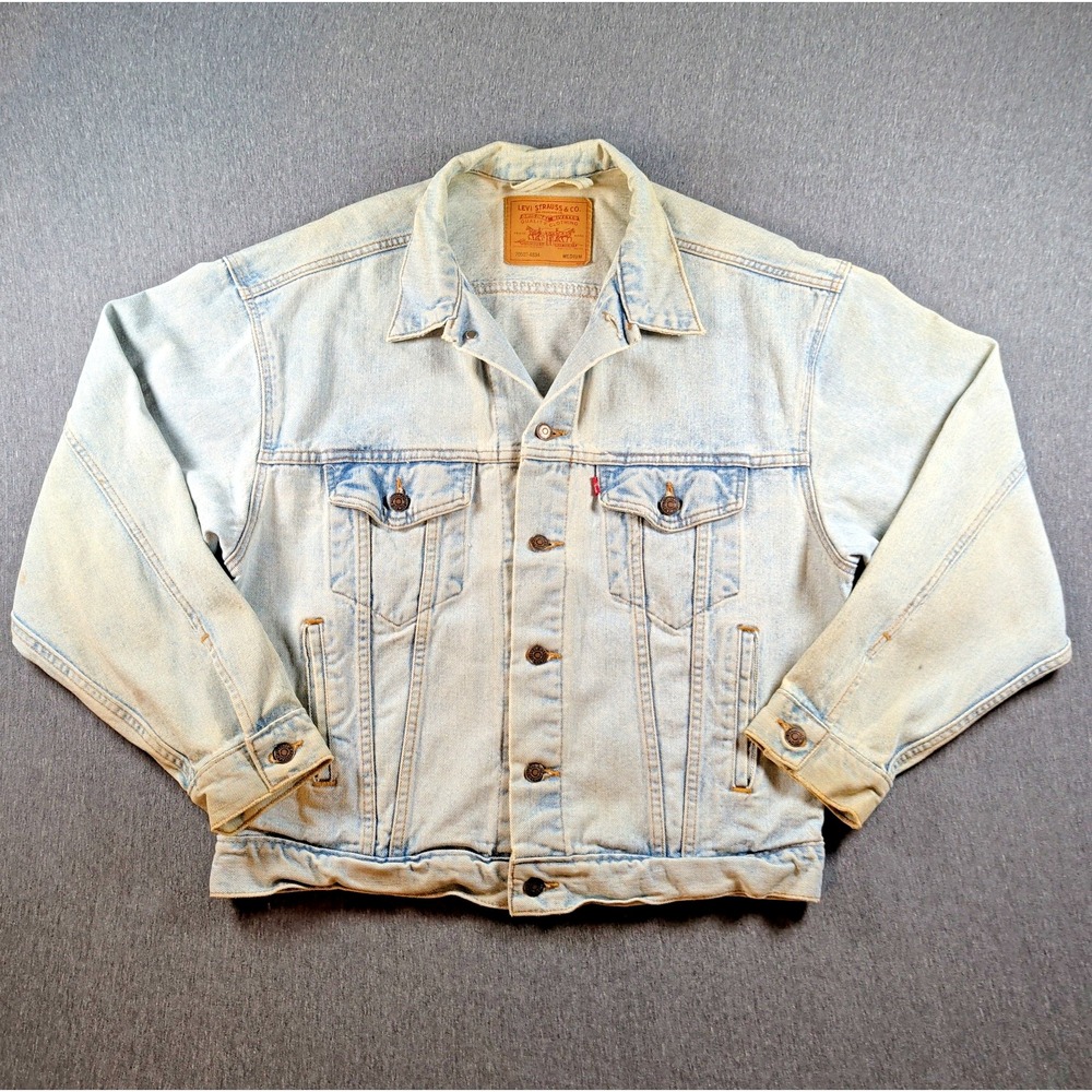 90s Levis Denim Trucker Jacket Sz M Faded Light Wash 70507-4834 Made in USA 1992